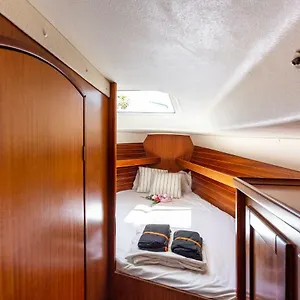 Sail Boat To Sleep , Sant Adrià de Besòs Espagne